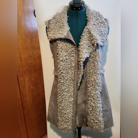 Like New Kensie Vest, Size Small - Picture 7 of 9